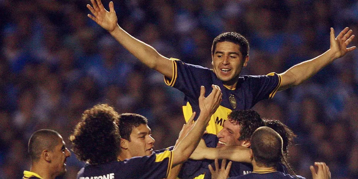 Con estrellas en el equipo, el Xeneize vencía por 2-0 a Gremio de visitante y levantaba su cuarta Copa Libertadores en 7 años. 