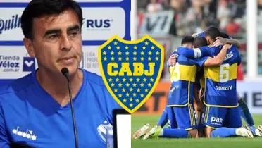 Gustavo Quinteros en conferencia y a su lado, jugador de Boca abrazados.