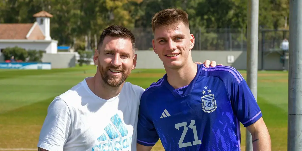 Lionel Messi y Kevin Zenón, durante una concentración de la Selección Argentina Sub-23.