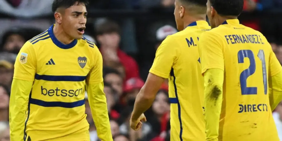 Luca Langoni, Miguel Merentiel y Equi Fernández festejando un gol de Boca.