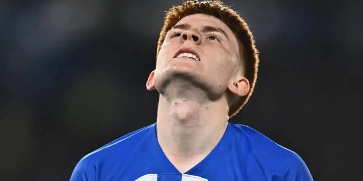 Valentín Barco lamentándose en el terreno de juego.