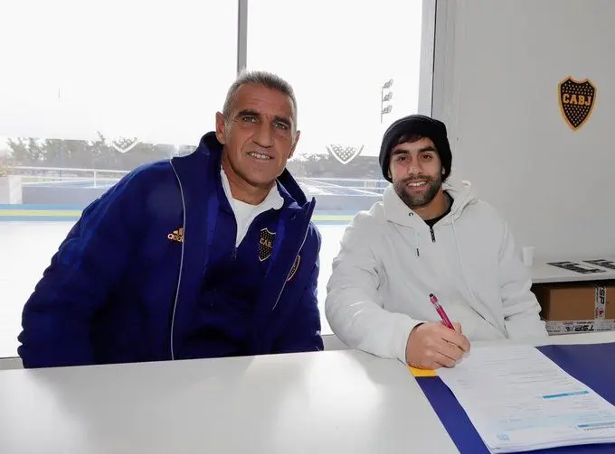 El club azul y oro oficializó la salida de Alexander Fernández, pero antes extendió su contrato hasta el 2024. 