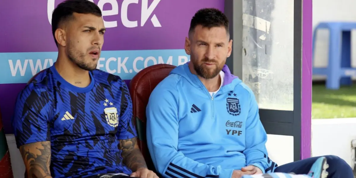 El ex Boca y el capitán de la Selección Argentina se divierten en el banco de suplentes.