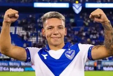 El joven delantero de Vélez Sarsfield podría llegar a Boca Juniors en este mercado de pases. Conocé los detalles.