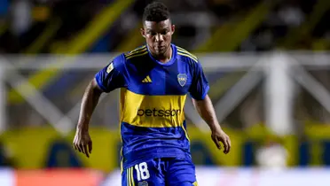 Frank Fabra en acción con la camiseta de Boca.