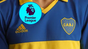 La camiseta de Boca y a su lado el logo de la Premier League.