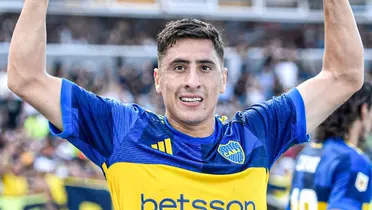 Merentiel levanta sus brazos tras anotarle a River.